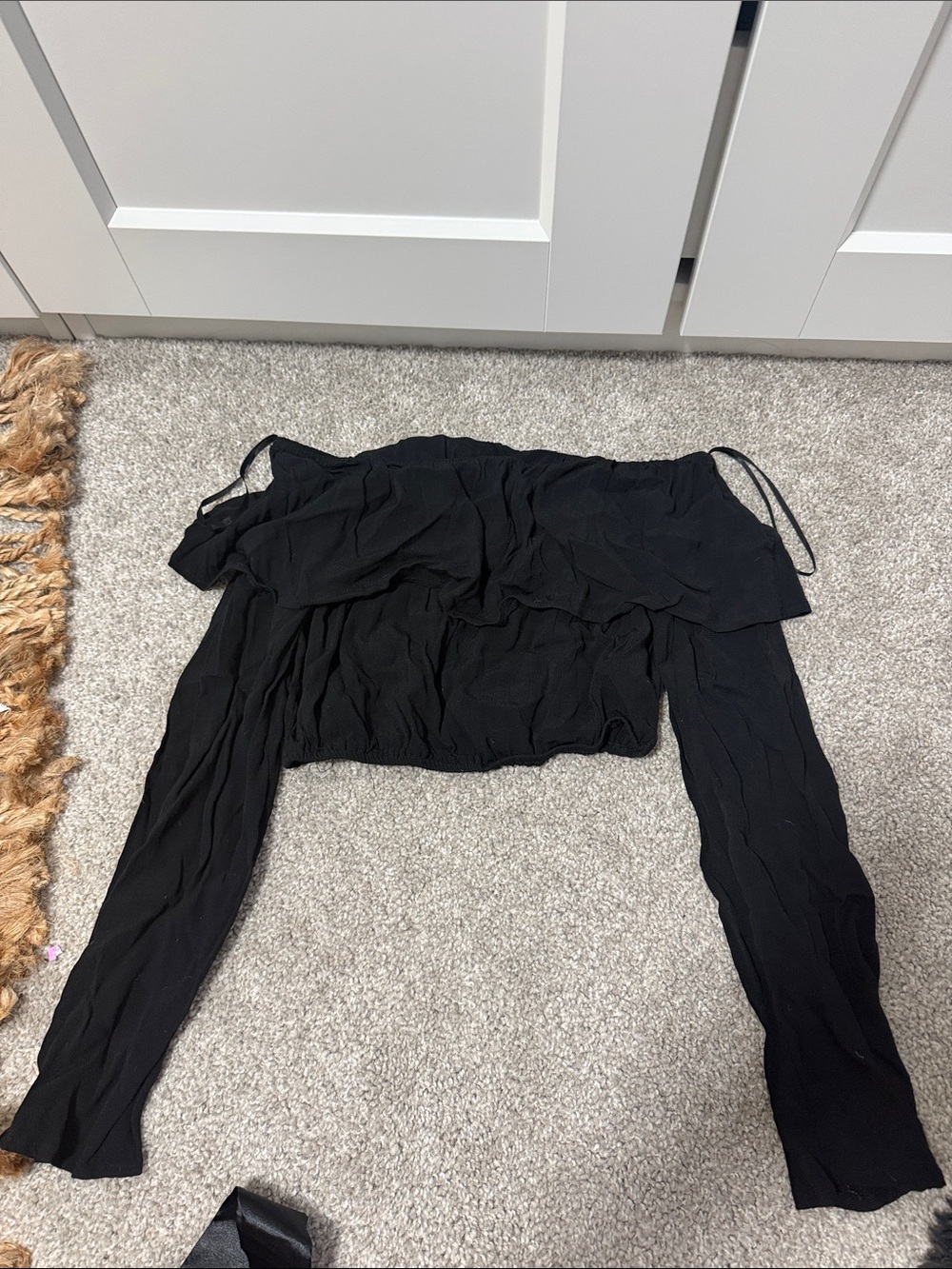 silence + noise Black Off-Shoulder Long Sleeve Crop Top